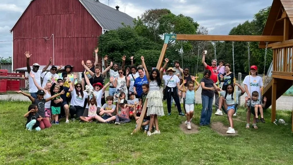 Camp Gedi campers and team together at the farm